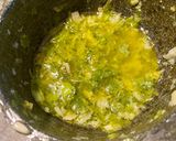 Une image de l'étape 2 de Crevettes sautées à l’ail et gingembre.