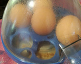 Foto del paso 2 de la receta: Huevos rellenos verduras+bechamel al horno