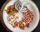 A picture of step 4 of Cornflakes Chevdo / Chivda.
