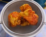 Hình bước làm 1 của món Má đùi gà chiên nước mắm