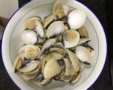 Hình bước làm 1 của món Canh nghêu rau muống