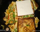 A picture of step 4 of Veggie bread omelet.