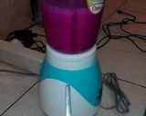 Foto langkah ke 2 dari resep Smoothie dragon banana berry.