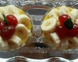 A picture of step 2 of Trifle pudding.