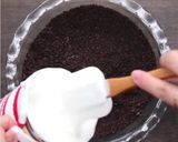 A picture of step 2 of Cookies and ice cream pie.