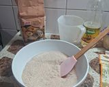 Foto del paso 1 de la receta: Pizza integral de queso y aceitunas