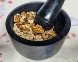 Foto del passaggio 2 della ricetta Salsa alle noci a modo mio