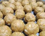 A picture of step 4 of Edible Gum (gond) laddus.