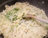 A picture of step 2 of Pasta with zucchine pesto and prawns.