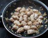 Foto del paso 3 de la receta: Macarrones con salchichas caseras al romero