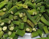 A picture of step 1 of Bhindi gosht.