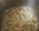 A picture of step 2 of Onion Milk Soup.