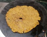 A picture of step 7 of Thalipeeth.