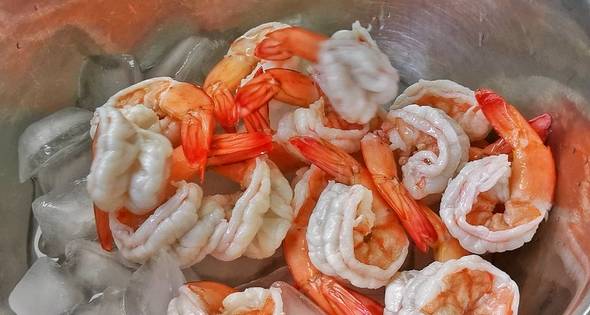 4 วิธีทำกุ้งลวกให้ เด้ง กรุบกรอบ