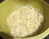 Foto del paso 1 de la receta: Spaghetti a la crema y frutos de mar