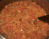 Foto del paso 8 de la receta: Salsa de tomate casera picante, con aceitunas y jengibre rosa.