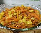 A picture of step 6 of Gajar aalo ki sabzi parathay ke sath.