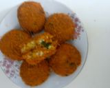 A picture of step 7 of Cheese & paneer stuffed aloo cutlets.