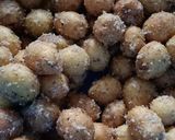 Foto langkah ke 4 dari resep Tips Membersihkan kentang kecil menggunakan ampas parutan kelapa.