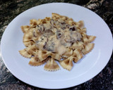 Foto del paso 5 de la receta: Farfalle de boletus con salsa de parmesano y champiñones