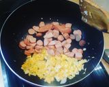 Foto langkah ke 3 dari resep Nasi Goreng Gila a la Bumbu Indofood Nasi Goreng Pedas.