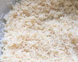 A picture of step 3 of Cinnamon rice and grill chicken.