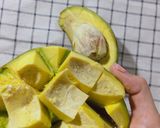 Hình bước làm 1 của món Bơ dầm sữa chua