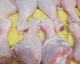 Foto del paso 5 de la receta: Muslitos de pollo al horno
