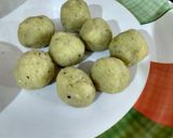 A picture of step 3 of Snow Balls.