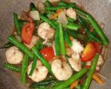 Foto langkah ke 3 dari resep Tumis Udang Kacang Panjang.