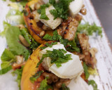 Foto del paso 4 de la receta: Ensalada de melocotón 🍑🍑 con queso de cabra 🐐y vinagreta de frutos secos