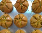 Foto langkah ke 5 dari resep Cream cheese garlic bread .
