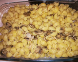 Foto del paso 7 de la receta: Pasta tiburón a los cuatro quesos con champiñones gratinada