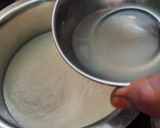 A picture of step 2 of Cream cheese sandwich.
