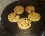 A picture of step 5 of Besan masala stuffed mini paratha with cashew makhana curry.