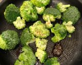 Une image de l'étape 1 de Brocoli sauté au sésame.