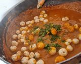 A picture of step 6 of Kaju makhana curry.