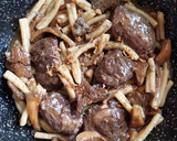 Foto del paso 6 de la receta: Carrilleras al vino tinto con níscalos salteados y casarecce
