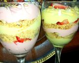 صورة لخطوة 1 من وصفة تحلية الطبقات بذوق الفراولة والموز 🍓🍌🍧