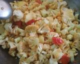 A picture of step 4 of Aloo gobhi.