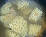 A picture of step 3 of Instant Vegetable Noodle soup.