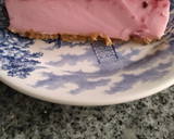Foto del paso 4 de la receta: Tarta de queso y gelatina de fresa