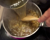Foto del paso 3 de la receta: Sopa de curry y manzana, espárragos, huevo poché y bacon
