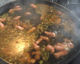 Foto del paso 3 de la receta: Arroz con salchichas y espárragos trigueros
