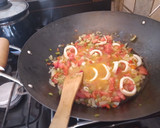 Foto del paso 2 de la receta: Paella de mariscos 🦞🦀🦑🦐