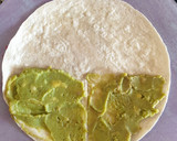 Foto del paso 3 de la receta: Wrap con pollo frito a la barbacoa y guacamole