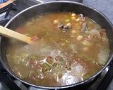 Une image de l'étape 18 de Soupe au bœuf, céleri, tomates et pois chiches.