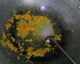 Foto langkah ke 2 dari resep Nasi Goreng Kunyit Cikur.