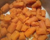 A picture of step 2 of Gajjar halwa.