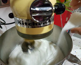 Foto del paso 7 de la receta: Cheesecake japonés con fresas y pistachos!